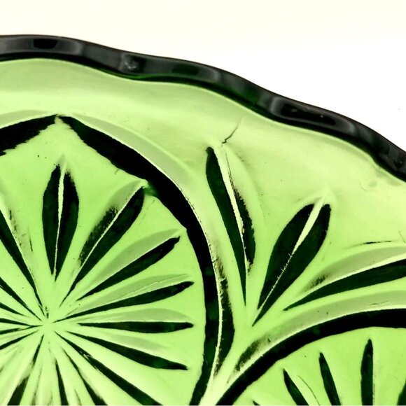 Vintage MCM Anchor Hocking Winter Green Cameo & Star Medallion Glass Salad Bowl - Picture 5 of 6